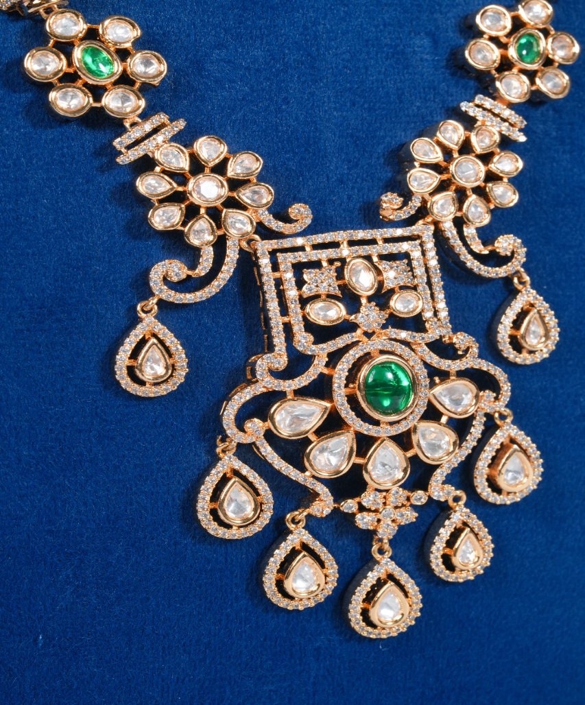 Royal Emerald Floral Kundan-Inspired Pendant Necklace - Image 5