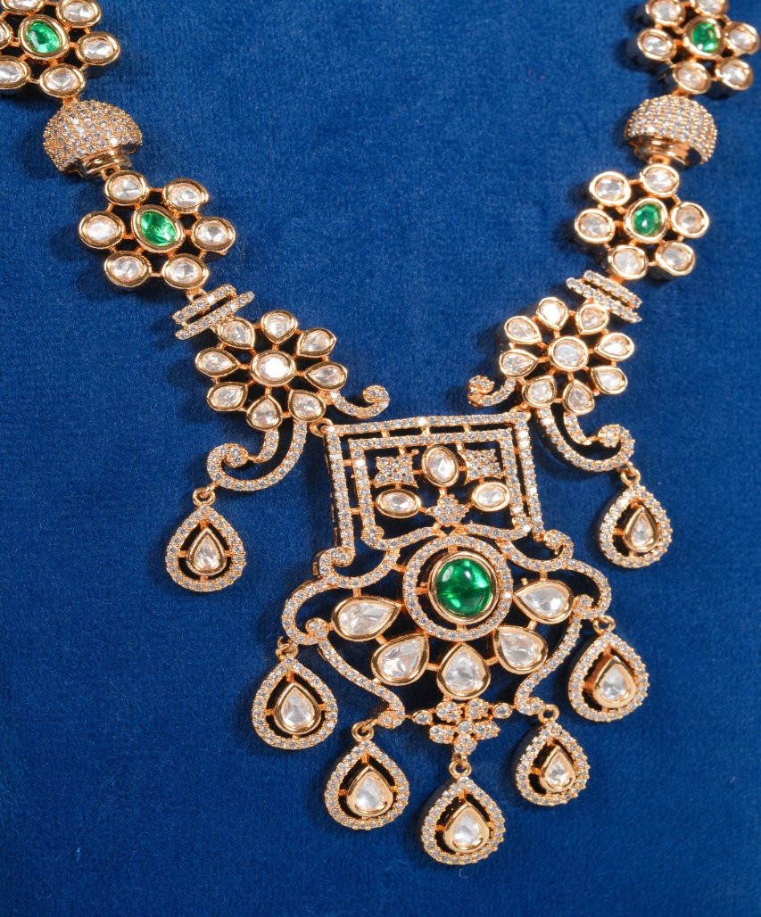 Royal Emerald Floral Kundan-Inspired Pendant Necklace - Image 3