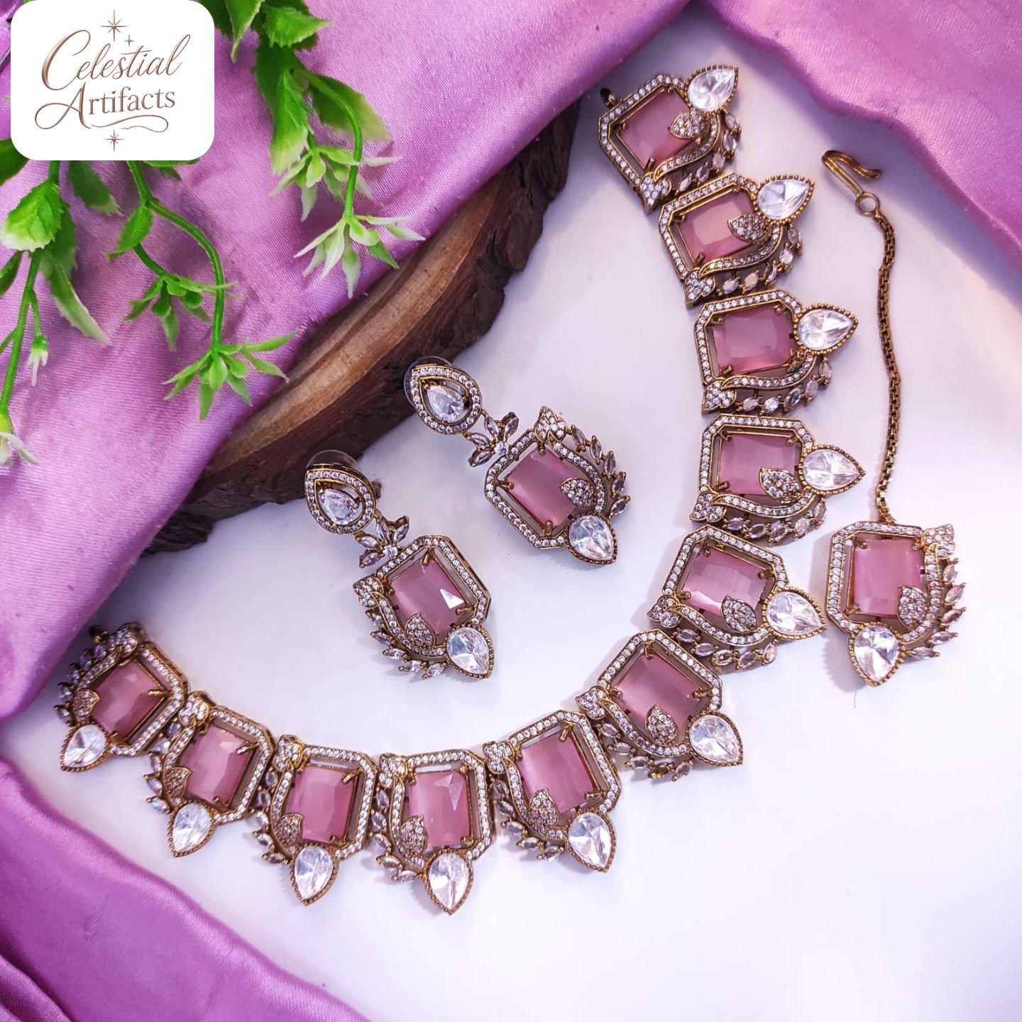Mehandi Polish Emerald & Multicolour Rectangle Stone Necklace Set - Image 3